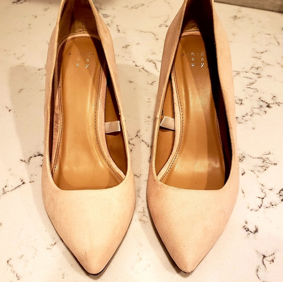 Heels - Picture 1 of 5